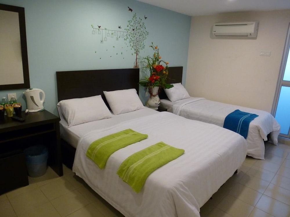 Your Hotel Klang Esterno foto