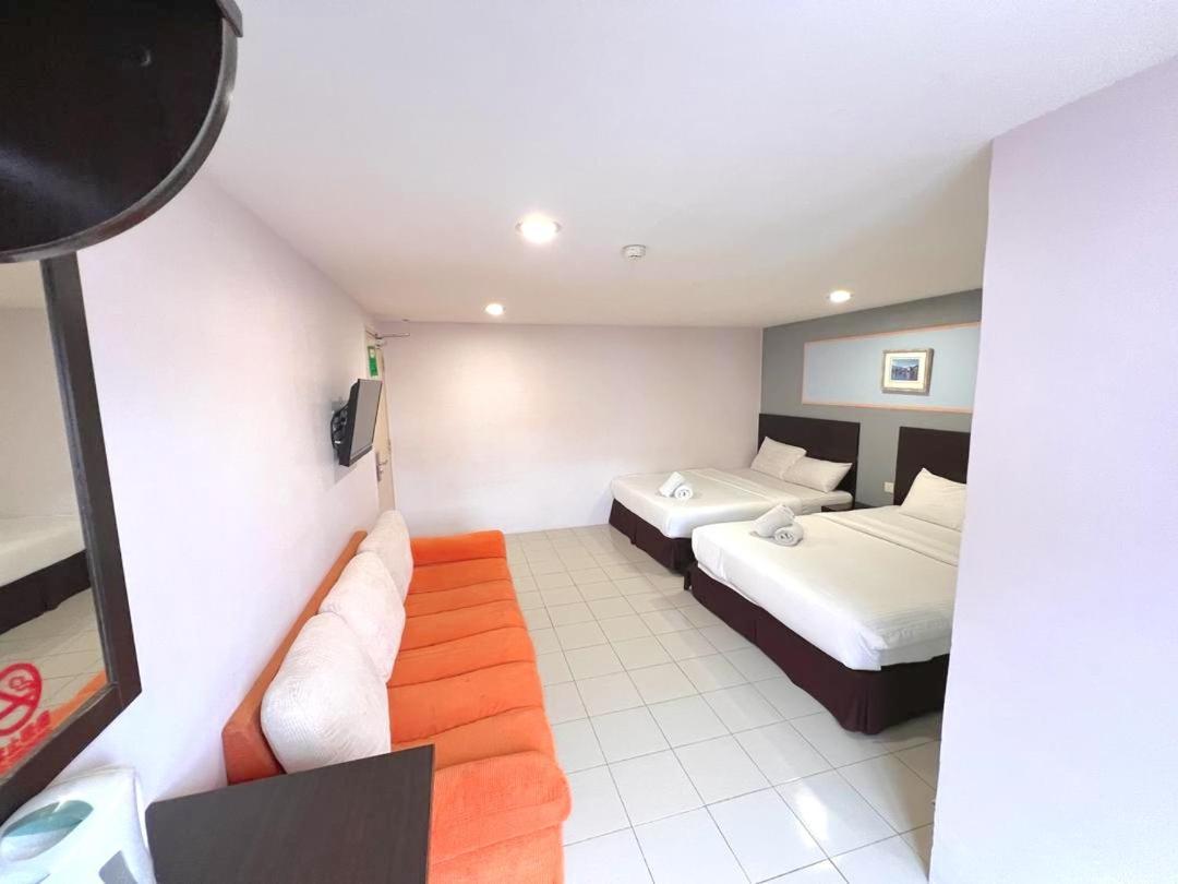 Your Hotel Klang Esterno foto