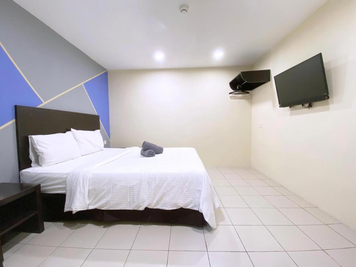 Your Hotel Klang Esterno foto