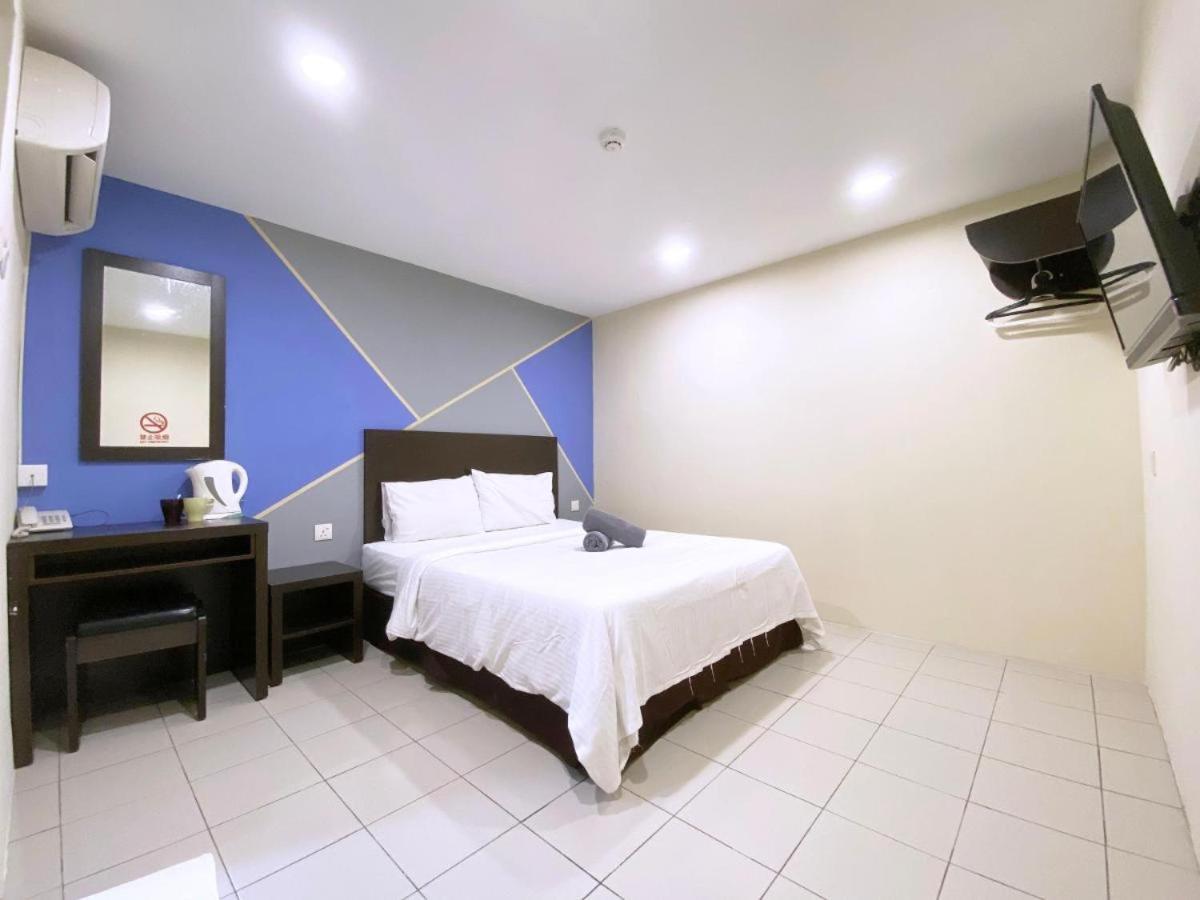 Your Hotel Klang Esterno foto
