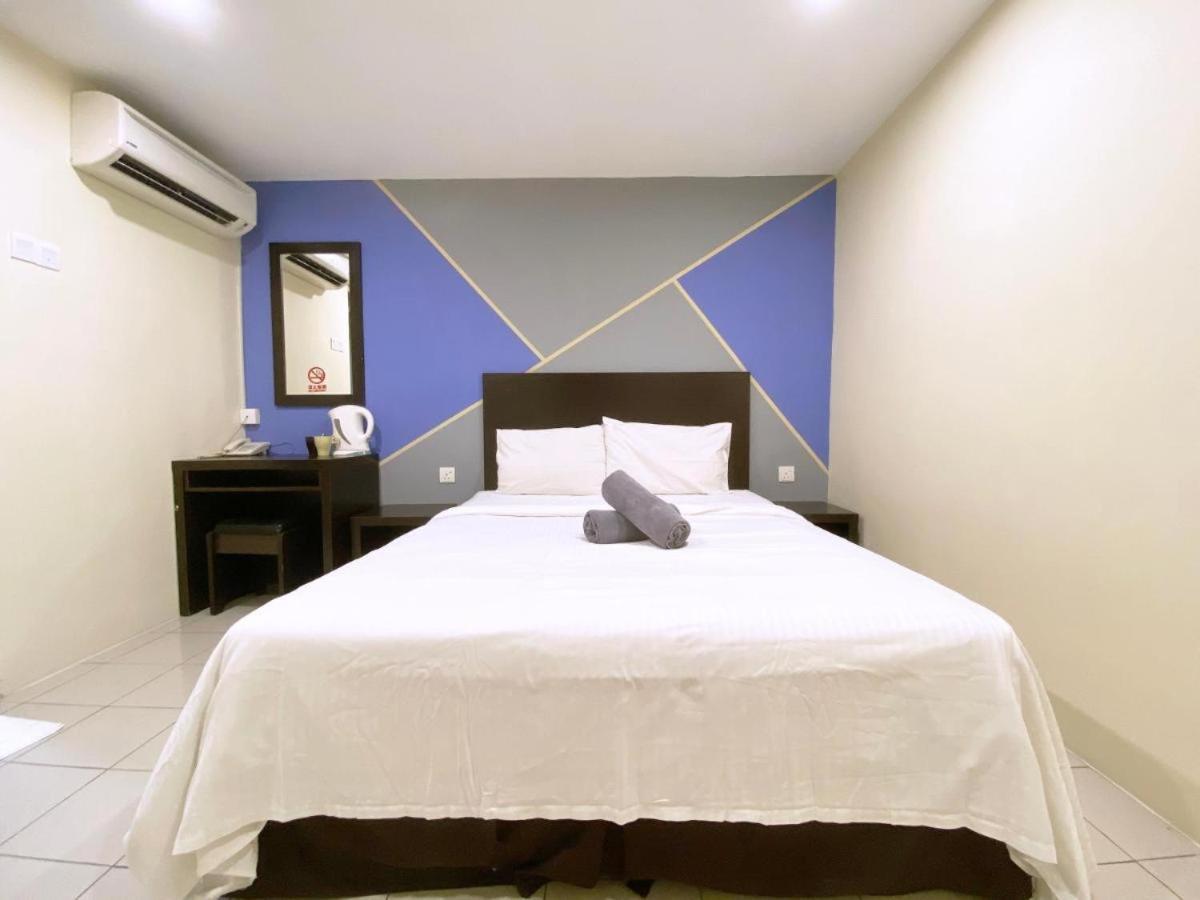 Your Hotel Klang Esterno foto