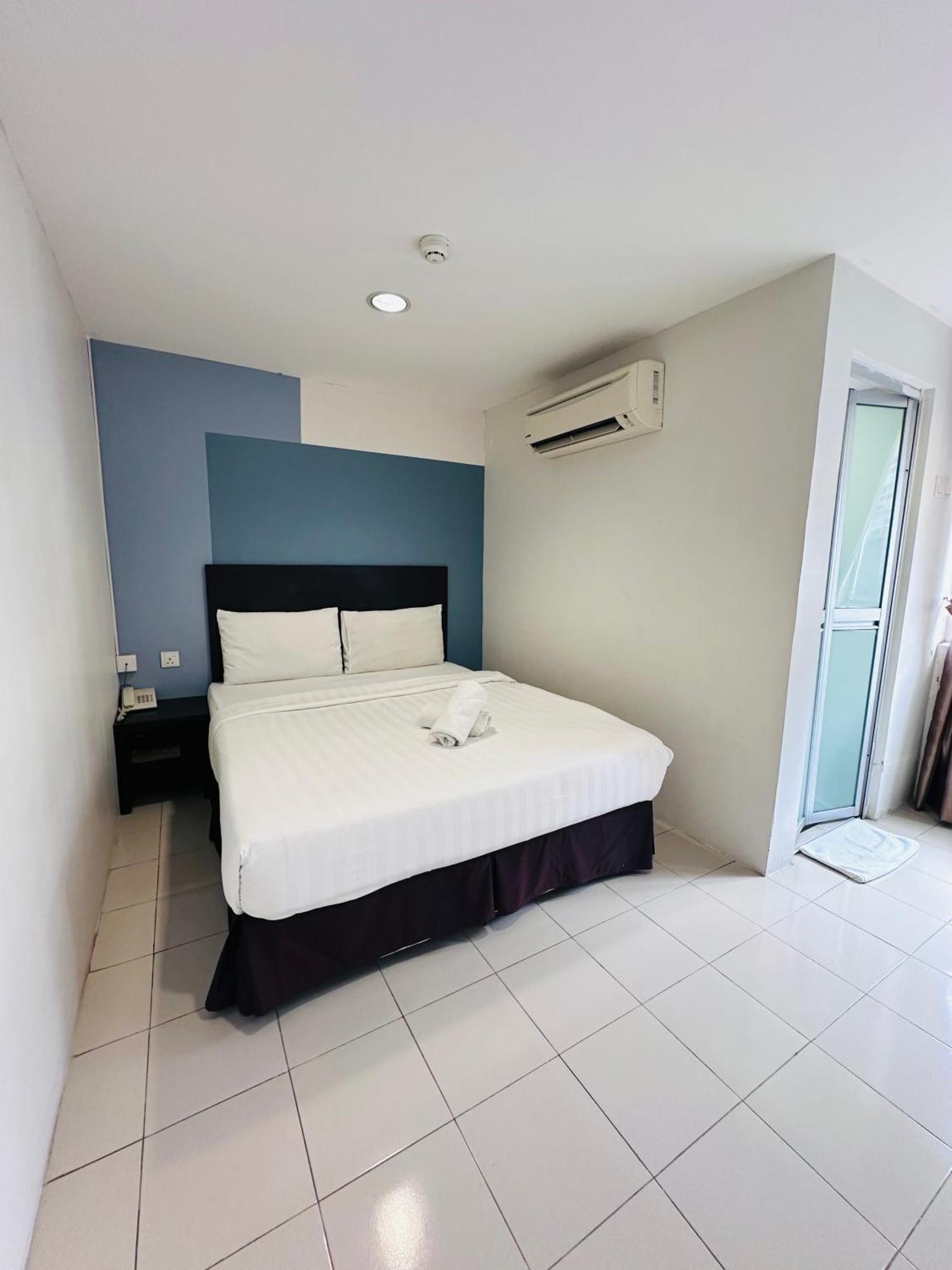 Your Hotel Klang Esterno foto