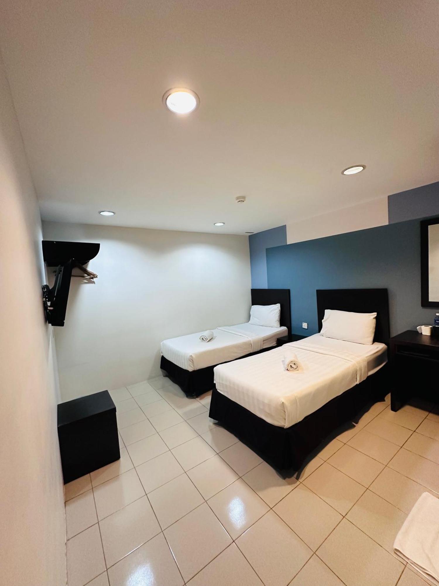 Your Hotel Klang Esterno foto