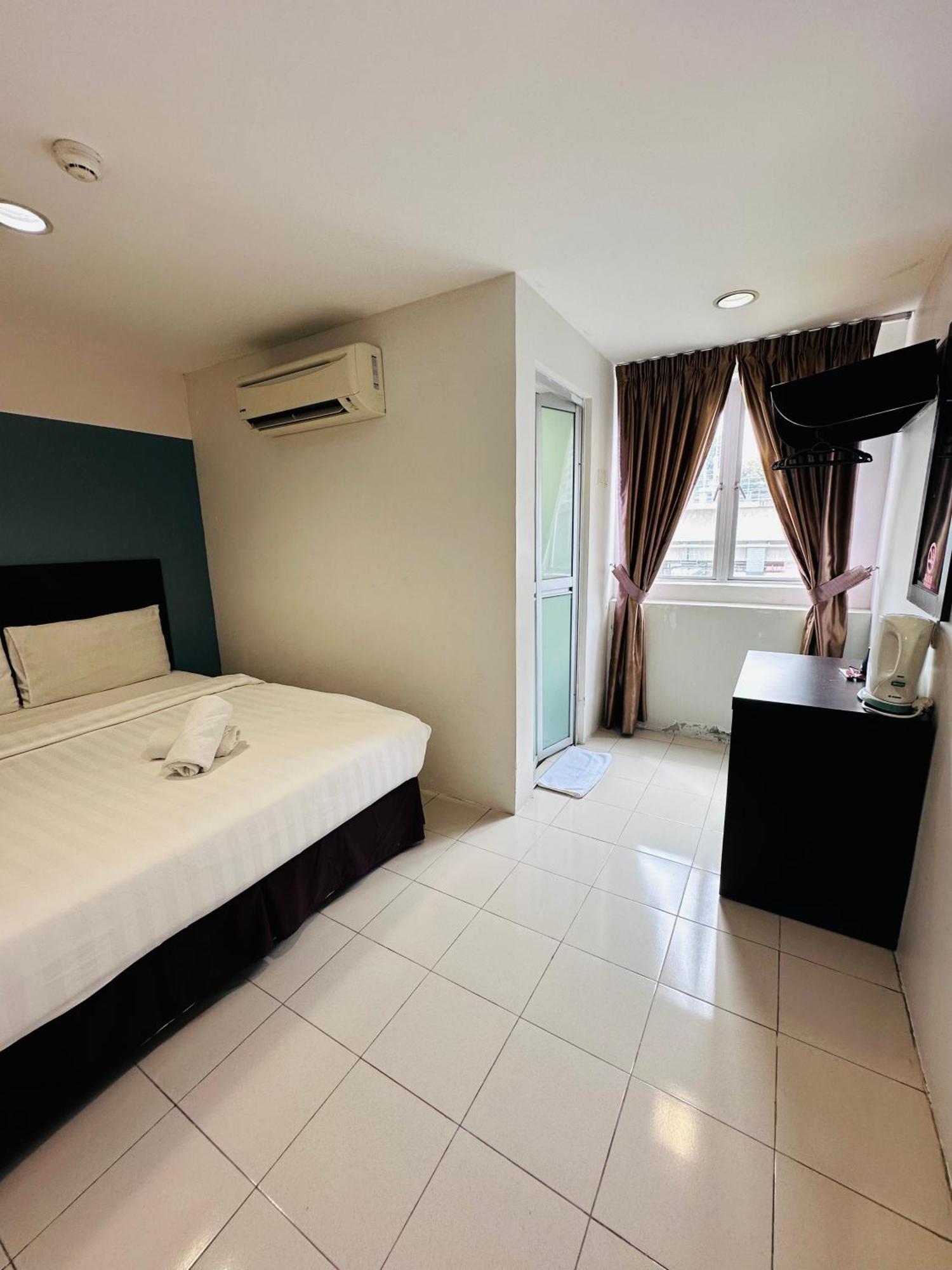 Your Hotel Klang Esterno foto