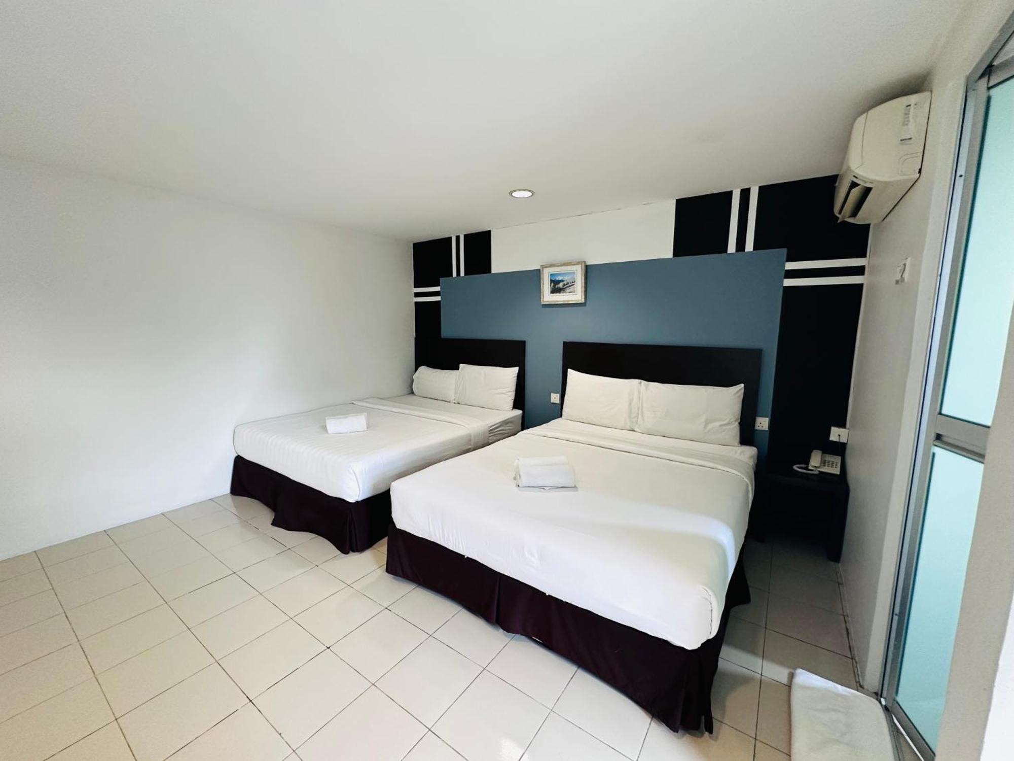 Your Hotel Klang Esterno foto