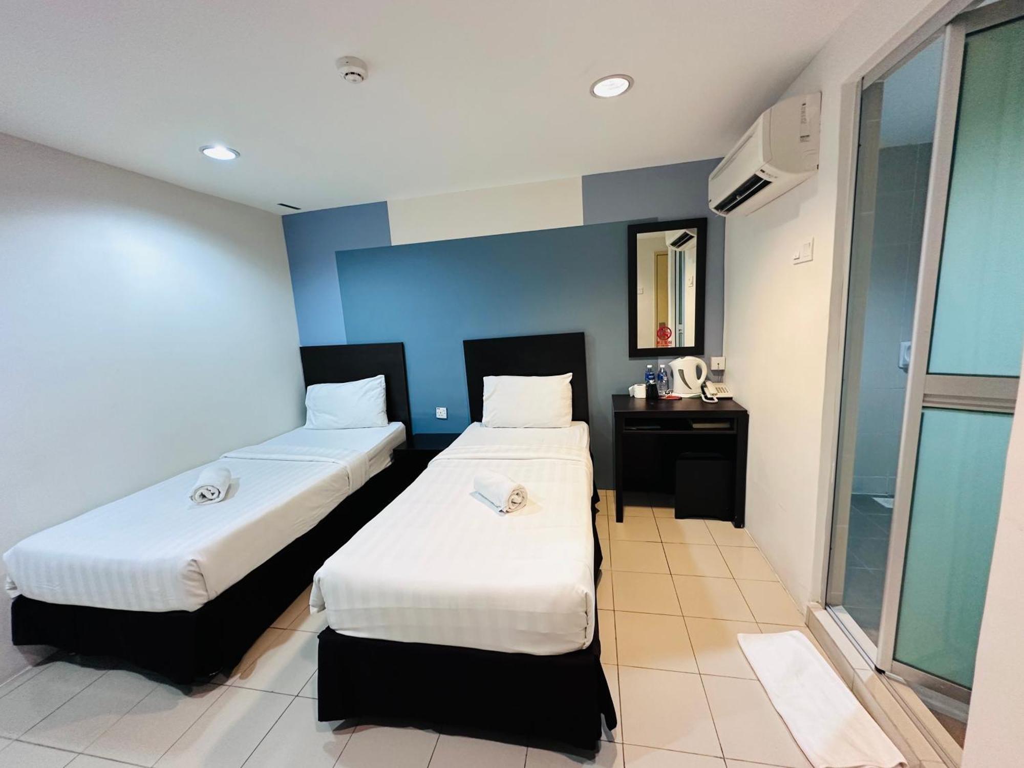 Your Hotel Klang Esterno foto
