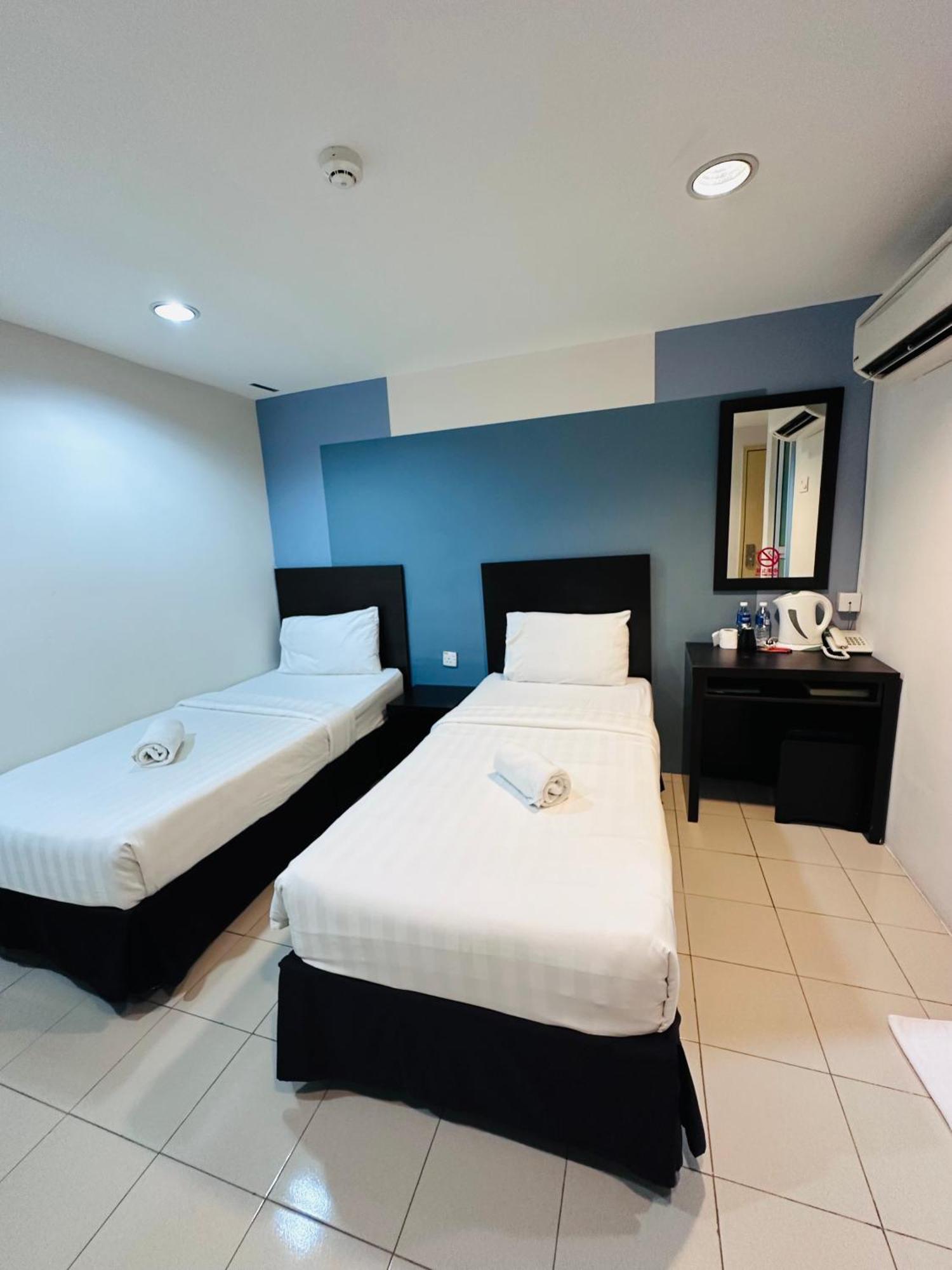 Your Hotel Klang Esterno foto