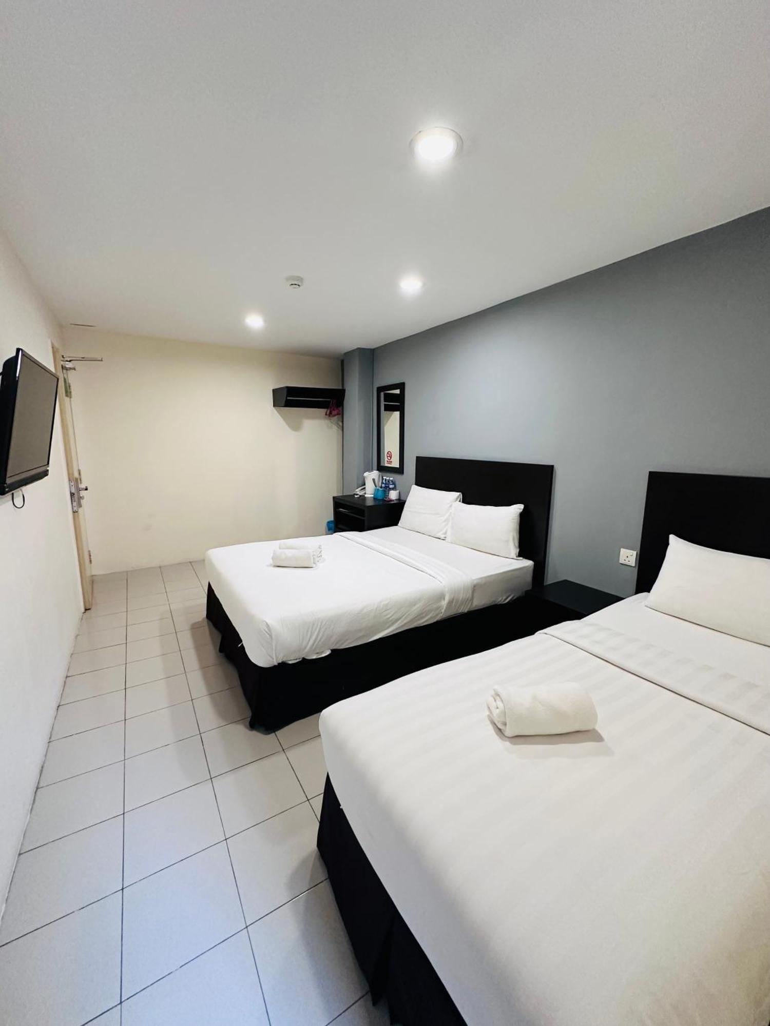 Your Hotel Klang Esterno foto