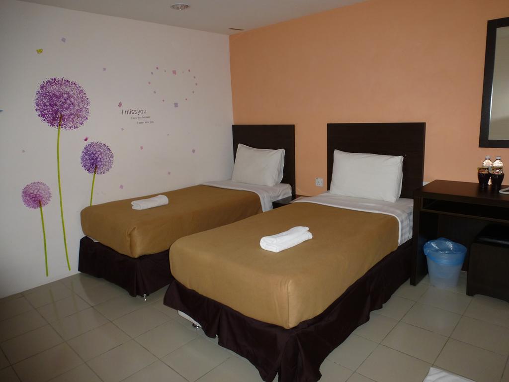 Your Hotel Klang Esterno foto