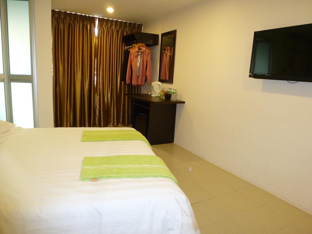 Your Hotel Klang Esterno foto