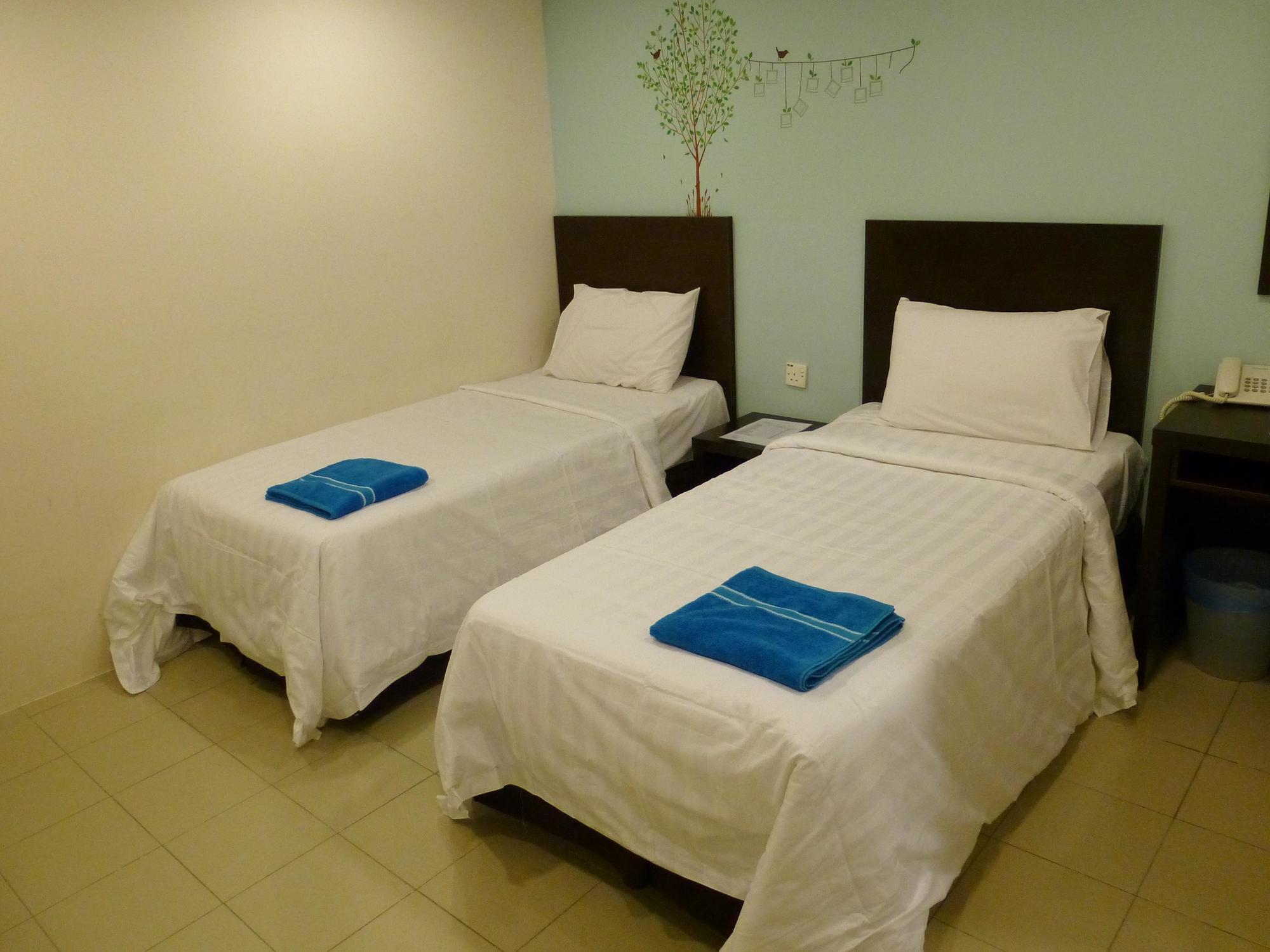 Your Hotel Klang Esterno foto